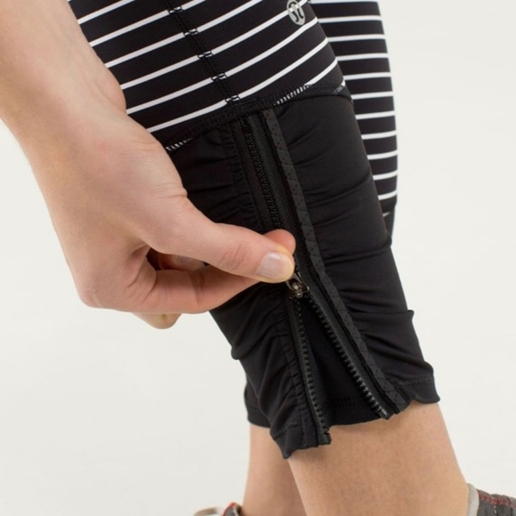 1076 lululemon Runday Crop - Size 4 - Parallel Stripe Black/White - Picture 10 of 14